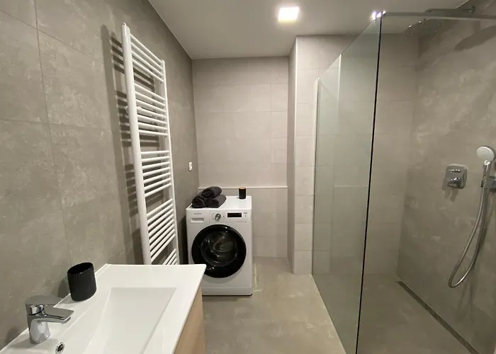 公寓 Apartman In Time - Private Parking - 68M2 - 4 Regular Beds *